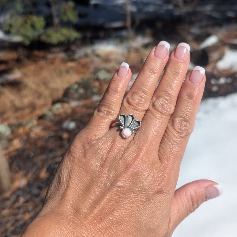 Navajo Pink Conch Shell Ring w/ Fan Style Native American Sterling Silver Sz 8 *